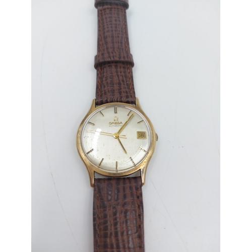 90A - A late 1960s/early 70s Omega 9ct gold automatic wristwatch with brown leather strap - approx. gross ... 