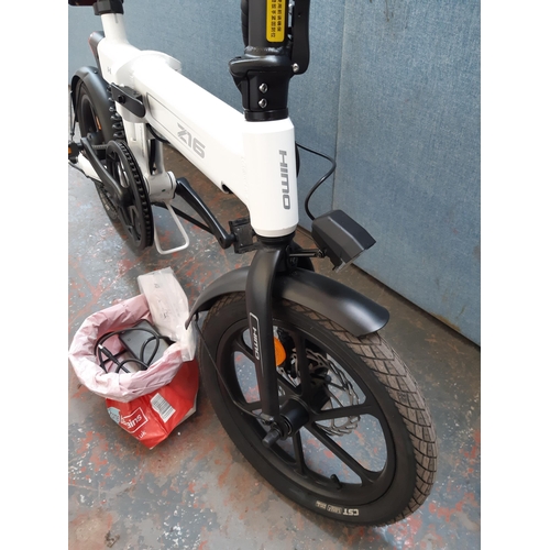 1204 - A Himo Z16 white and black folding electric bike with twin disc brakes, rear suspension, alloy wheel... 