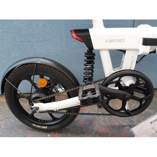 1204 - A Himo Z16 white and black folding electric bike with twin disc brakes, rear suspension, alloy wheel... 