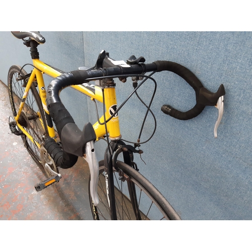 1211 - A yellow Viking Jet Stream gent's road bike with quick release front wheel and fourteen speed Shiman... 