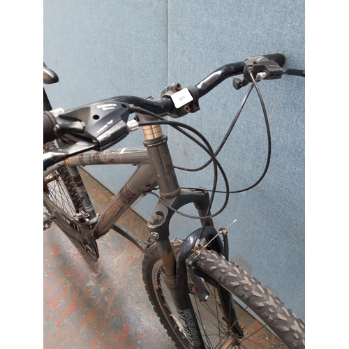 1215 - A grey Raleigh RT20 gent's mountain bike with quick release wheels, front suspension and Viper saddl... 