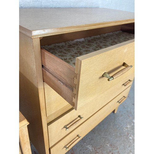 1028A - A mid 20th century oak effect two piece bedroom suite comprising chest of four drawers - approx. 81c... 