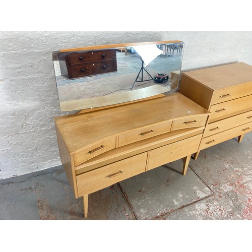 1028A - A mid 20th century oak effect two piece bedroom suite comprising chest of four drawers - approx. 81c... 