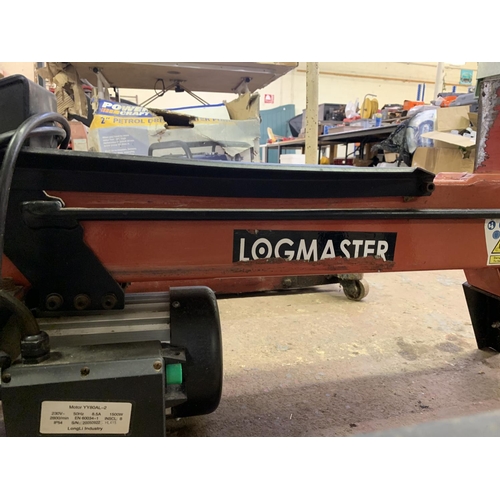 A Logmaster WLS520-B 230V log splitter