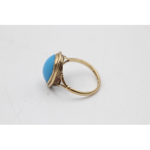 27 - A 9ct gold blue cabochon engraved detail dress ring, size M½ - approx. gross weight 3 grams