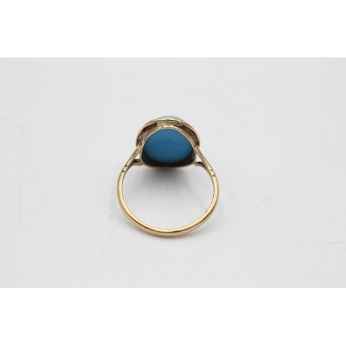 27 - A 9ct gold blue cabochon engraved detail dress ring, size M½ - approx. gross weight 3 grams