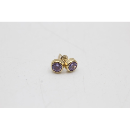 68 - Two pairs of 9ct gold stud earrings, one amethyst and one purple gemstone - approx. gross weight 2.1... 