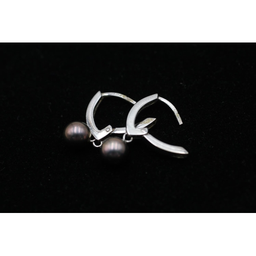 72 - A pair of 9ct white gold cultured pearl geometric hoop earrings - approx. gross weight 3.5 grams