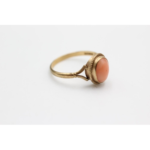 85 - A 9ct gold coral bordered solitaire dress ring, size N - approx. gross weight 1.5 grams