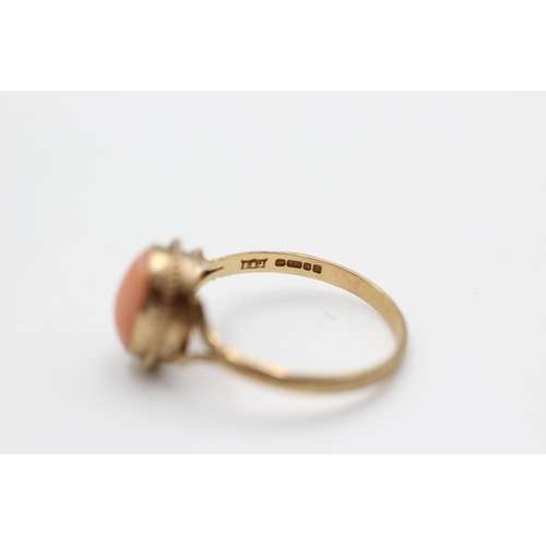 85 - A 9ct gold coral bordered solitaire dress ring, size N - approx. gross weight 1.5 grams