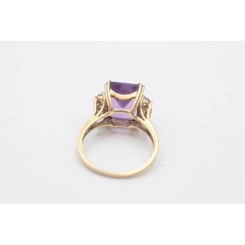 88 - A 9ct gold amethyst gemstone shouldered cocktail ring, size O½ - approx. gross weight 3.6 grams