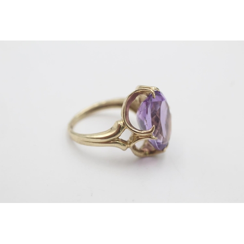 90 - A 9ct gold amethyst claw set cocktail ring, size H - approx. gross weight 3.2 grams