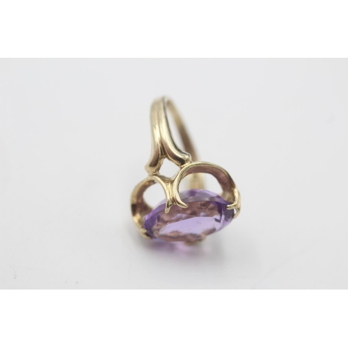 90 - A 9ct gold amethyst claw set cocktail ring, size H - approx. gross weight 3.2 grams