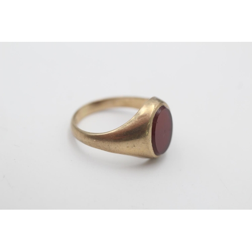 99 - A hallmarked London 9ct gold carnelian signet ring, size L - approx. gross weight 2.8 grams