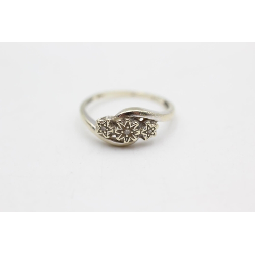 100 - A 9ct gold diamond three stone ring, size J½ - approx. gross weight 1.4 grams