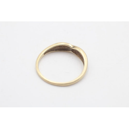 103 - A hallmarked Sheffield 9ct gold diamond 'Mum' dress ring, size S - approx. gross weight 1.9 grams