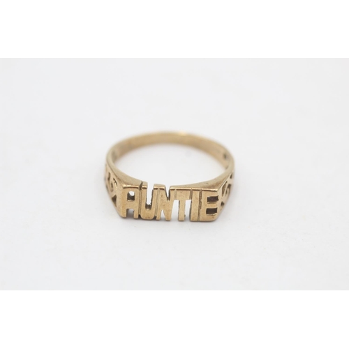 106 - A 9ct gold 'Auntie' ring, size M½ - approx. gross weight 1.8 grams