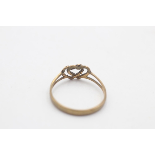 20 - A 9ct gold double heart ring, size N½ - approx. gross weight 1.1 grams