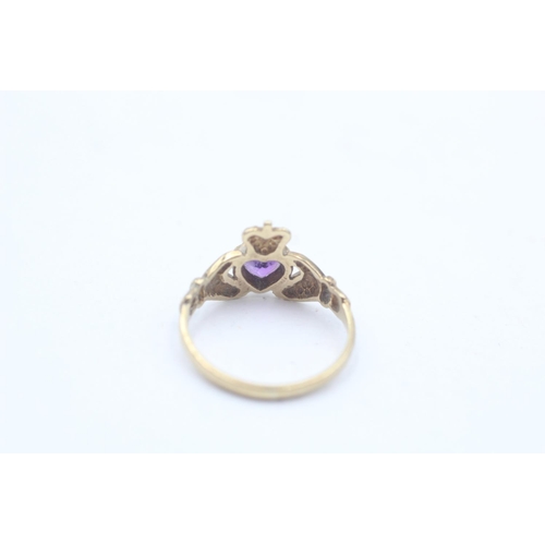 23 - A 9ct gold amethyst claddagh ring, size L - approx. gross weight 1.8 grams