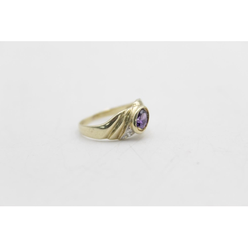 36 - A 14ct gold gemstone detail ring, size J - approx. gross weight 2.2 grams