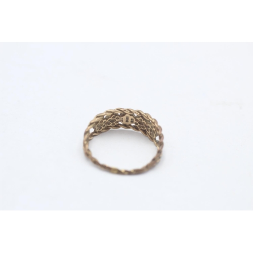 41 - A 9ct gold diamond and sapphire dress ring, size M - approx. gross weight 1.8 grams