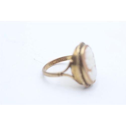 44 - A hallmarked Birmingham 9ct gold shell cameo ring, size L - approx. gross weight 2.8 grams