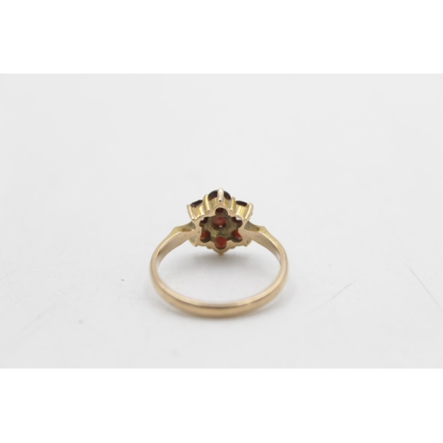 47 - A 9ct gold garnet cluster ring, size O½ - approx. gross weight 2.8 grams