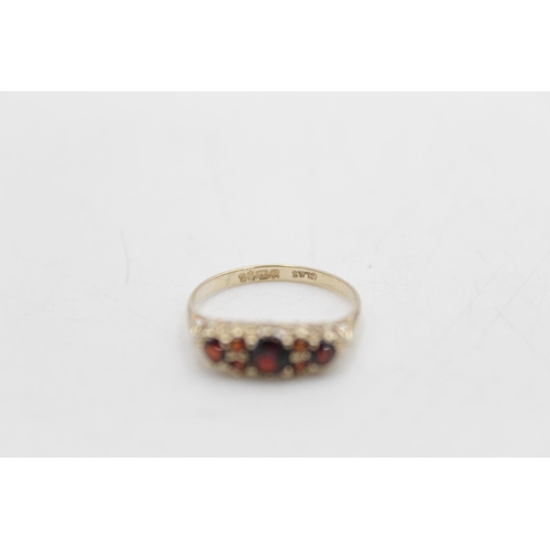 59 - A hallmarked Sheffield 9ct gold garnet gypsy ring, size N - approx. gross weight 1.4 grams