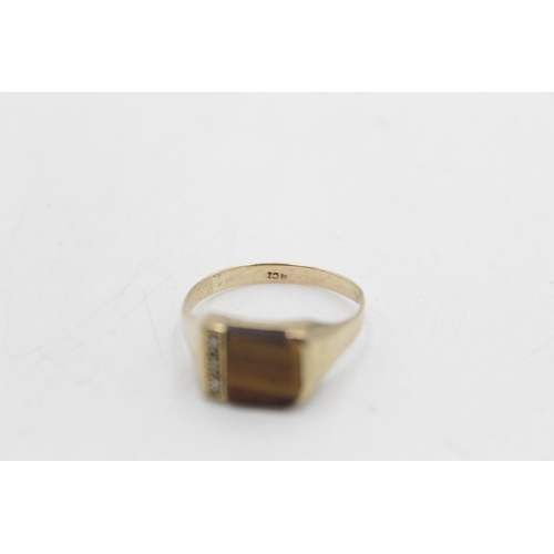 68 - A 9ct gold tigers eye and diamond signet ring, size U½ - approx. gross weight 2.9 grams