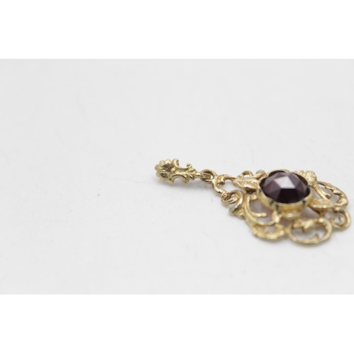 7 - An antique 9ct gold garnet detail pendant - approx. gross weight 2.6 grams