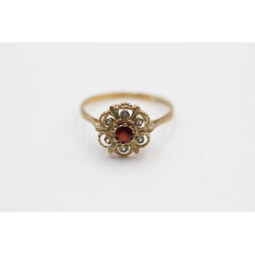 71 - A 9ct gold garnet and rock quartz floral cluster ring, size O½ - approx. gross weight 1.5 grams