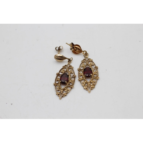 72 - A pair of 9ct gold ornate garnet earrings - approx. gross weight 3 grams