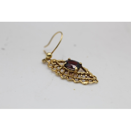 74 - A pair of 9ct gold garnet detail drop earrings - approx. gross weight 2.7 grams