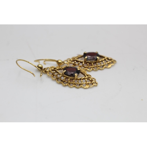 74 - A pair of 9ct gold garnet detail drop earrings - approx. gross weight 2.7 grams