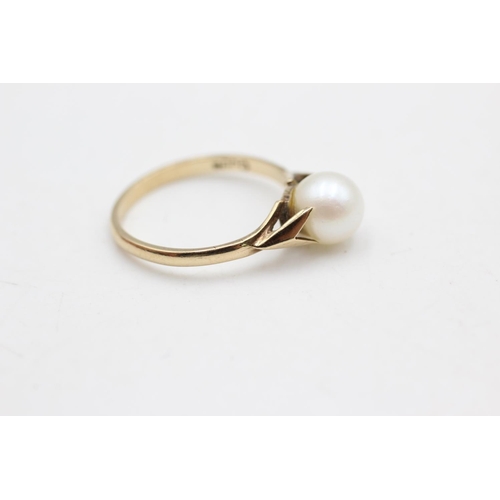 76 - A 9ct gold cultured pearl dress ring, size M½ - approx. gross weight 1.9 grams