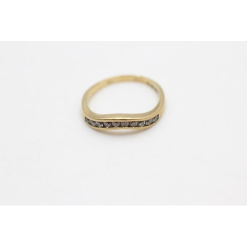 77 - A hallmarked 9ct gold clear gemstone wishbone ring, size L½ - approx. gross weight 1.9 grams