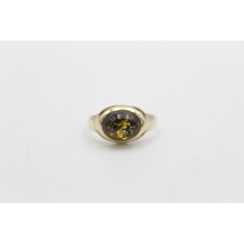 82 - A hallmarked Polish 14ct gold amber dress ring, size Q - approx. gross weight 3.3 grams