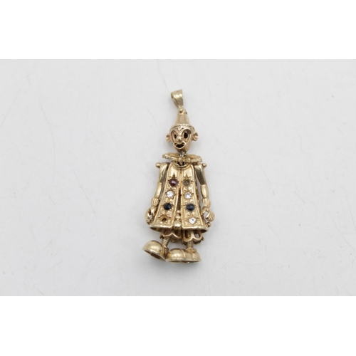 98 - A 9ct gold gemstone detail articulated clown pendant - approx. gross weight 6.2 grams