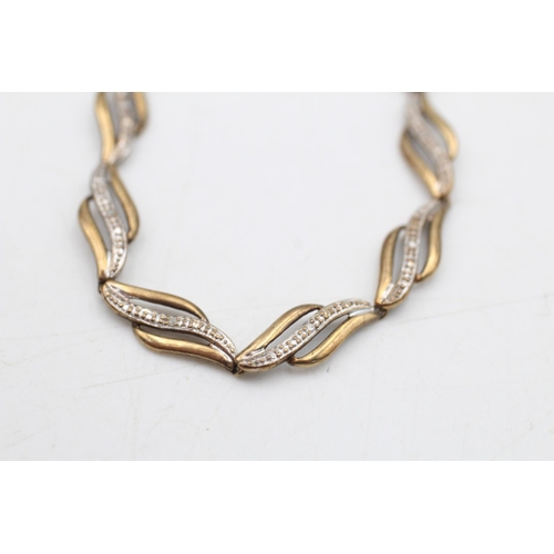 62 - A 9ct gold diamond set stylised link bracelet - approx. gross weight 3.8 grams