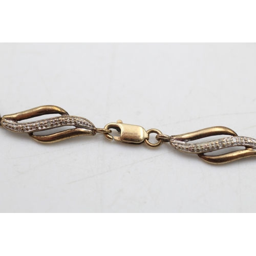 62 - A 9ct gold diamond set stylised link bracelet - approx. gross weight 3.8 grams