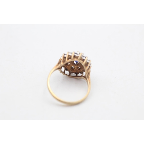 66 - A 9ct gold synthetic sapphire and spinel cocktail ring, size O½ - approx. gross weight 3.6 grams