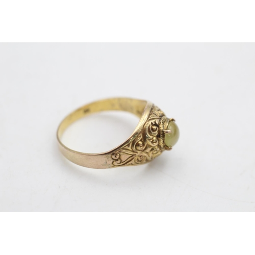 67 - A 9ct gold cat's eye chrysoberyl solitaire ornate dress ring, size S½ - approx. gross weight 2.7 gra... 