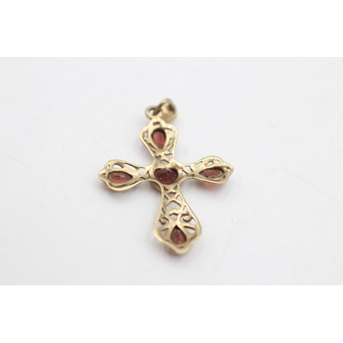 70 - A 9ct gold garnet openwork cross pendant - approx. gross weight 2.2 grams