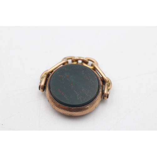 85 - An antique 9ct gold bloodstone and carnelian swivel fob - approx. gross weight 11.4 grams