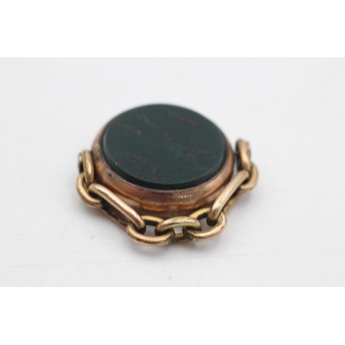 85 - An antique 9ct gold bloodstone and carnelian swivel fob - approx. gross weight 11.4 grams