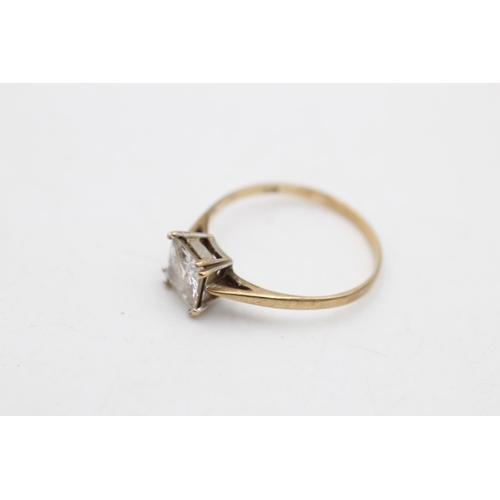 89 - A 9ct gold princess cut clear gemstone solitaire ring, size P½ - approx. gross weight 1.5 grams