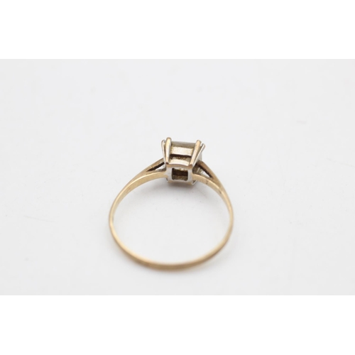 89 - A 9ct gold princess cut clear gemstone solitaire ring, size P½ - approx. gross weight 1.5 grams