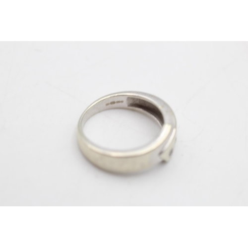 95 - A 9ct white gold diamond set cross over band ring, size M - approx. gross weight 4 grams
