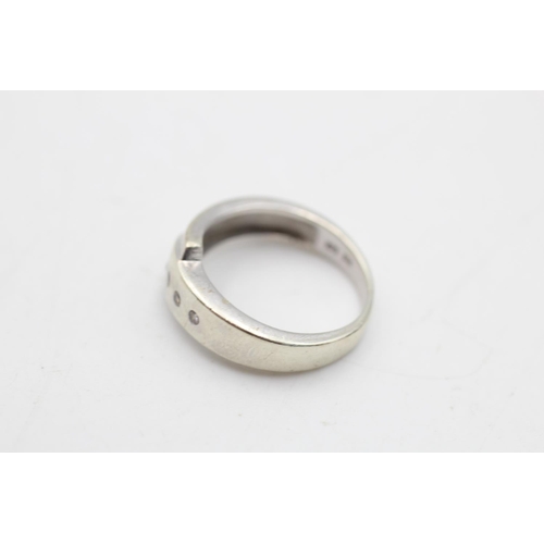 95 - A 9ct white gold diamond set cross over band ring, size M - approx. gross weight 4 grams