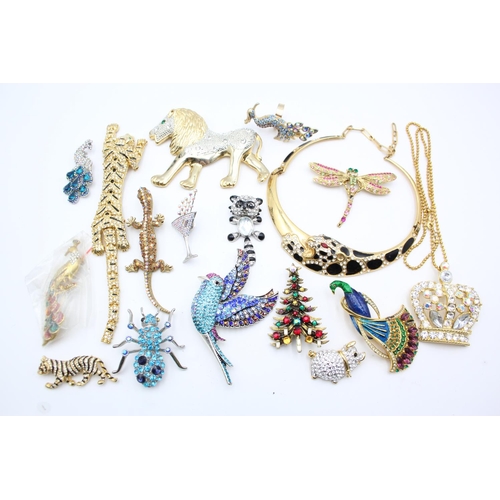 106 - Seventeen pieces of statement costume jewellery to include necklaces, brooches etc.